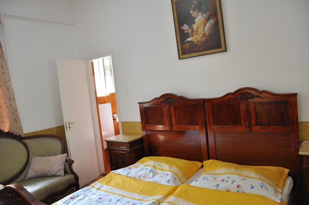 Gloriett Panzio Bed and Breakfast Fertőboz Rum bild