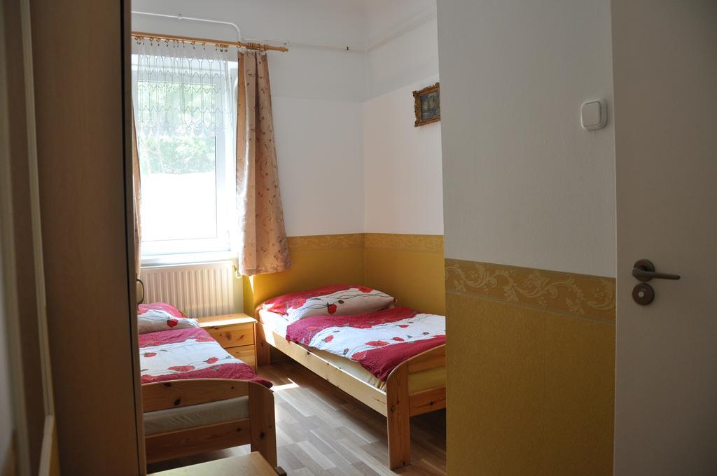 Gloriett Panzio Bed and Breakfast Fertőboz Rum bild