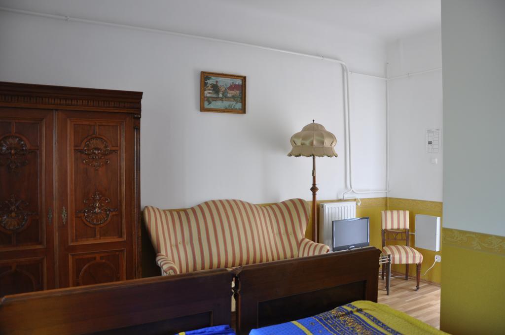 Gloriett Panzio Bed and Breakfast Fertőboz Rum bild